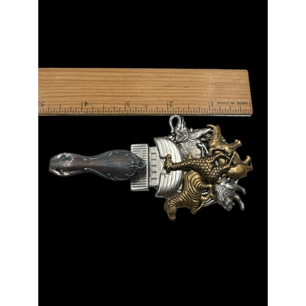 Noah’s Ark Collectible Spoon/Brooch – Mixed Metal Relief, Animals & Biblical Sce - Picture 5 of 5